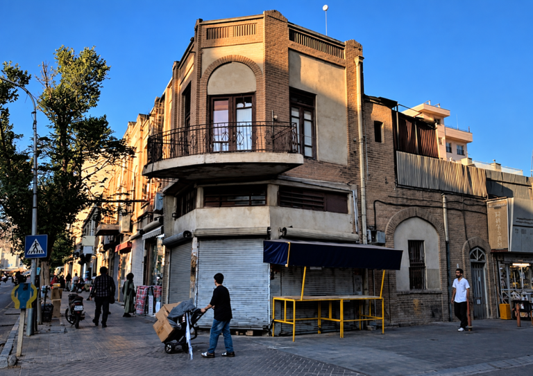 یک پلاک، دو نظر، یک نامه