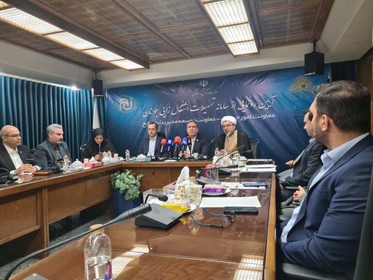 وام اشتغال‌زایی ۲ میلیاردی برای جوانان بیکار +فیلم