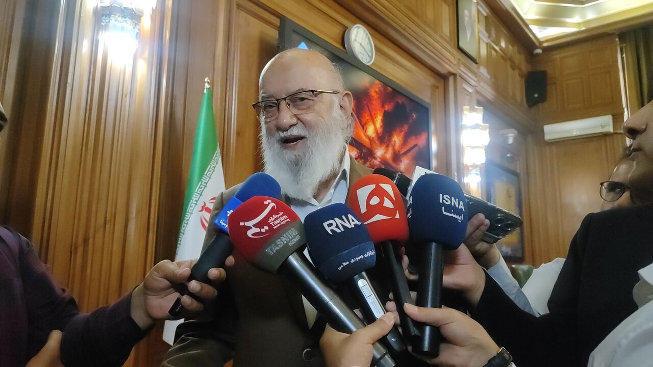 خط بطلان بر شایعه انحلال شوراهای شهر
