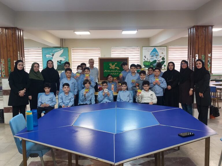 برگزاری کارگاه آشنایی با پرندگان مهاجر تالاب انزلی برای دانش‌آموزان در رشت
