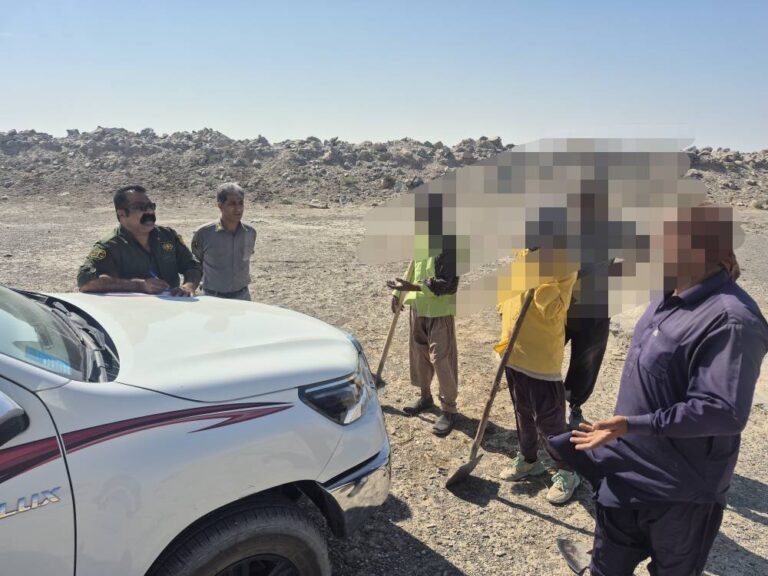 توقف حفر غیرمجاز چاه و خروج ۱۷۰ نفر شتر از بستر تالاب هامون