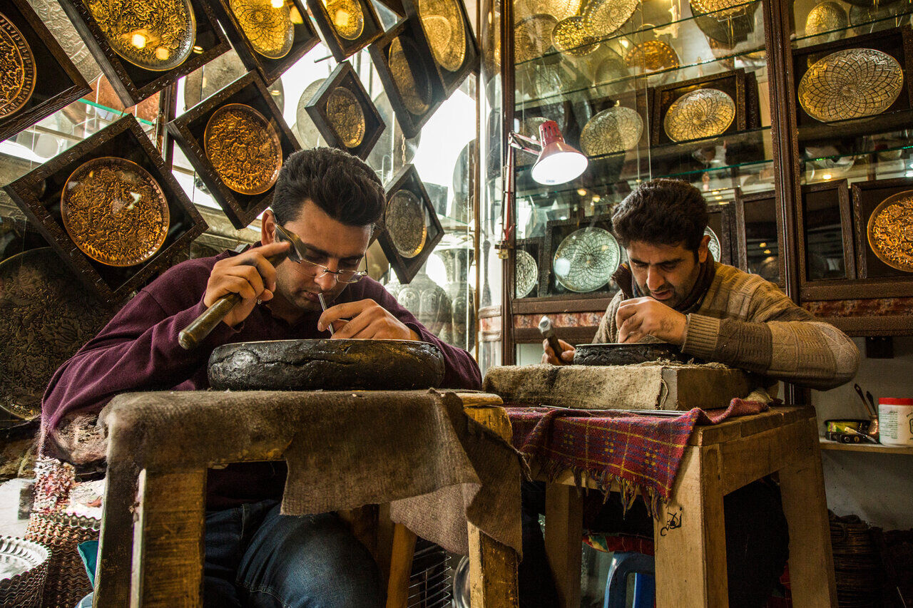 نقش می‌زنیم، بازار نمی‌سازیم