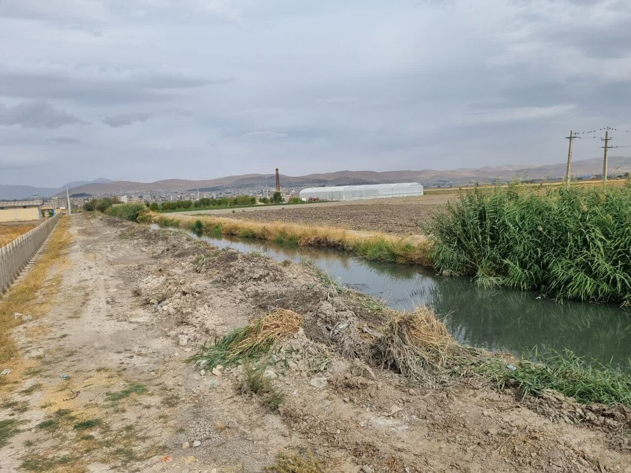 آغاز عملیات لایروبی کانال فیروزآباد‌تپه در کنگاور پس از ۱۰ سال